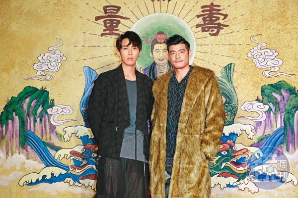 去年柯震東（左）在影集《乩身》飾演三太子的乩身，該劇更號稱「東方版」的《康斯坦汀：驅魔神探》。右為王柏傑。