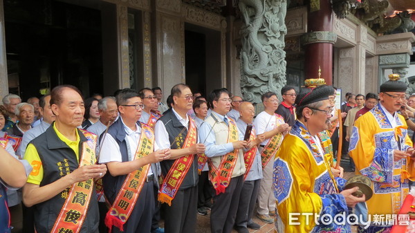 ▲台南市長黃偉哲等人參與在南鯤鯓代天府，首度端午取午時水防疫消災祈福法會。（圖／記者林悅翻攝，下同）