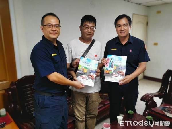 ▲台南市警歸仁分局派員至轄內太固實業、詠固有限公司等大型混凝土工廠進行交通安全宣導。(圖/記者林悅翻攝,下同) ▲台南市警歸仁分局派員至轄內太固實業、詠固有限公司等大型混凝土工廠進行交通安全宣導。(圖/記者林悅翻攝,下同)