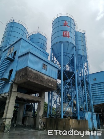 ▲台南市警歸仁分局派員至轄內太固實業、詠固有限公司等大型混凝土工廠進行交通安全宣導。(圖/記者林悅翻攝,下同) ▲台南市警歸仁分局派員至轄內太固實業、詠固有限公司等大型混凝土工廠進行交通安全宣導。(圖/記者林悅翻攝,下同)