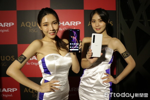 ▲夏普首款5G手機AQUOS R5G登台　搭載4鏡頭賣34990元。（圖／記者姚惠茹攝）