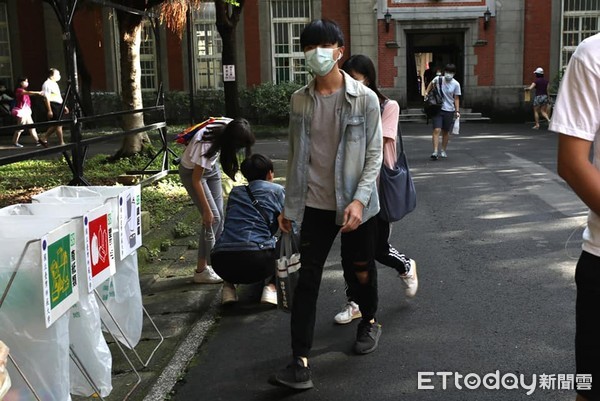 ▲▼大學指考,戴口罩,量體溫。（圖／記者黃克翔攝）