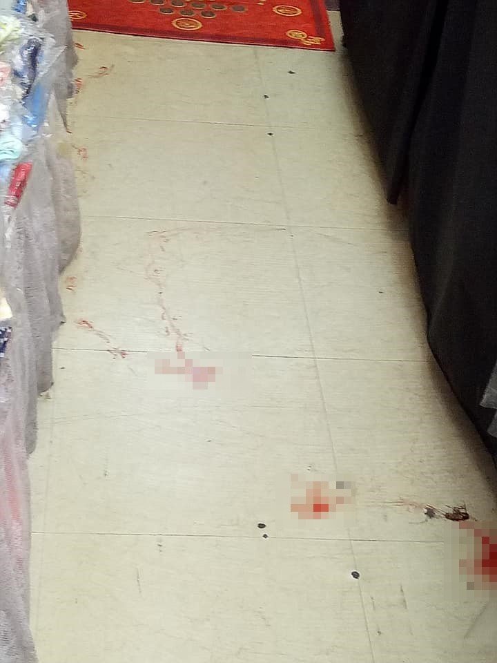 ▲▼負傷的老鼠跑進原PO的店裡。（圖／翻攝爆廢公社公開版）