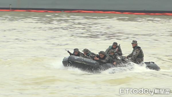 ▲▼海軍陸戰隊CRRC戰鬥突擊艇。（圖／記者呂佳賢攝）