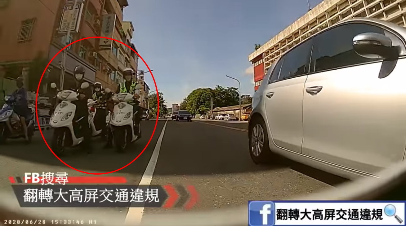 「3隻鴿子帶頭躲太陽」民：全都冰淇淋做的？　3警騎車停陰涼處下場曝。（圖／翻攝「翻轉大高屏交通違規」臉書粉專）