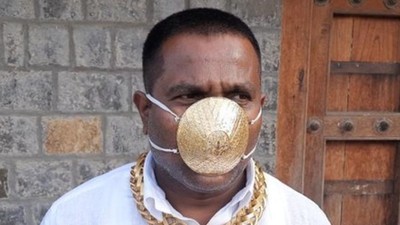 戴30萬「純金口罩」炫富！記者問印度富翁「有防疫效果嗎」他尷尬臉沉