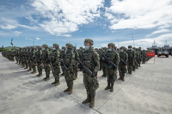 ▲海軍陸戰隊，漢光演習。（圖／翻攝蔡英文 Tsai Ing-wen臉書）