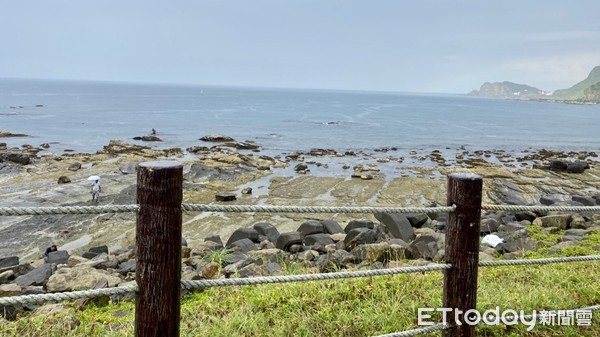 ▲ 瑞芳深澳外海男浮潛卡石縫亡！警消、海巡合力打撈上岸 家屬到場心碎。（圖／記者郭世賢翻攝）