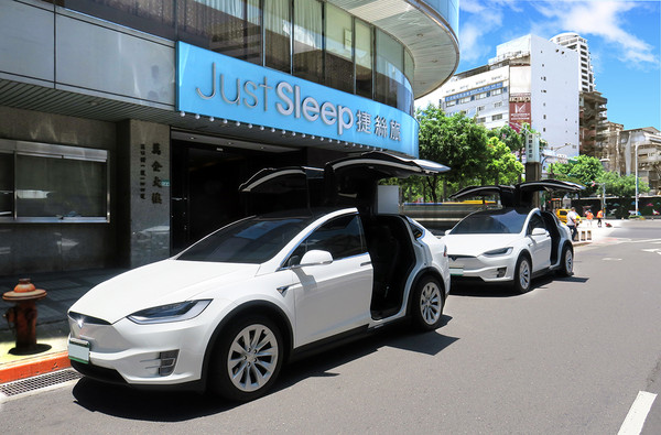 ▲▼捷絲旅台北西門館贈送特斯拉Tesla專屬司機。（圖／捷絲旅提供）