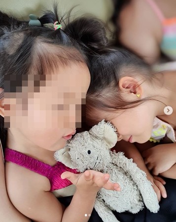 5歲小周周露側臉「神複製媽媽」！　網友一看特寫錯亂：還以為是昆凌