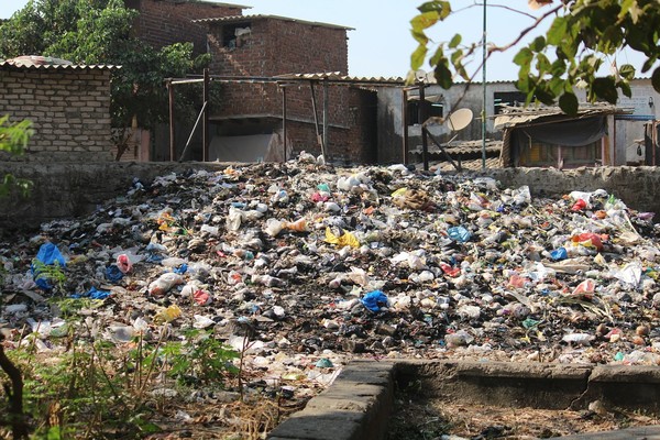 ▲醫療丟棄物與一般垃圾混雜。（示意圖／取自免費圖庫Pixabay）