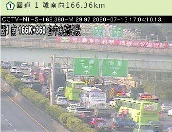 ▲▼ 國一北上166K車禍。（圖／翻攝國道即時影像監視器）