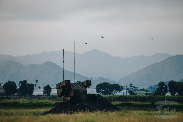 三軍聯合防空作戰演練　戰機拂曉出擊制敵