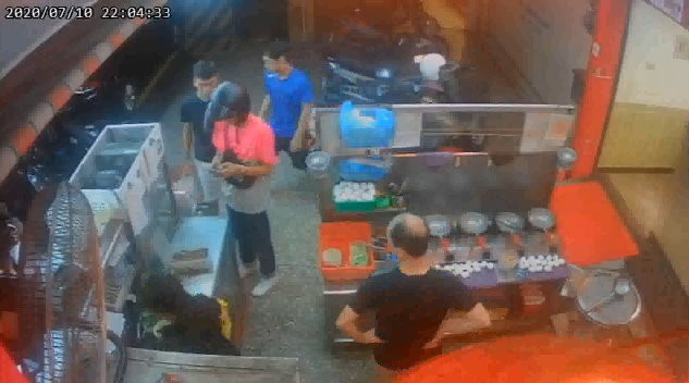 台南女訂外送控「泡菜冬粉沒泡菜」要退費　店家公布監視器回應了。（圖／東森新聞）