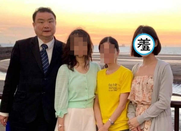 劉承武（左）的女兒劉忻怡（右）目前是新聞台主播，跟父親一樣也算是名公眾人物。（讀者提供）