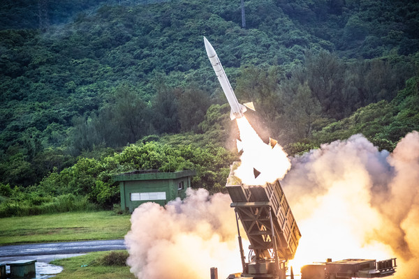 ▲▼三軍聯合火力打擊實彈射擊-空軍防空部射擊天弓一型防空飛彈。（國防部提供）