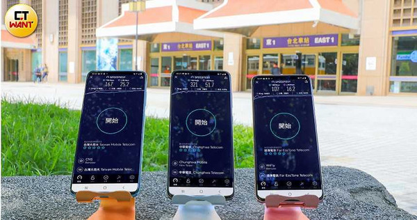 本刊記者於台北車站東一門附近實測，此處有兩家業者包括台灣大哥大、中華電信都測得到5G訊號。（圖／馬景平攝）