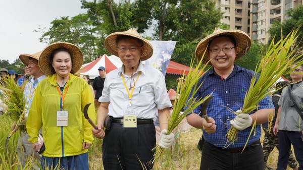 ▲▼柯文哲參訪台北客家農場，體驗田園生活。（圖／台北市政府提供）