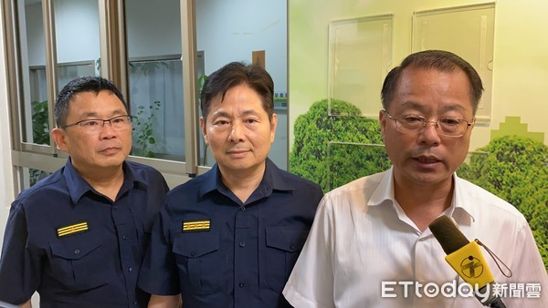 ▲台南市警局長詹永茂、市警四分局長蔡進閱，率隊針對多次因聚眾鬥毆滋事引起社會矚目的安平區台南大舞廳、春天時尚會館等治安顧慮場所擴大臨檢。（圖／記者林悅攝，下同）