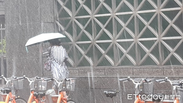 ▲▼0726台北午後大雨。（圖／記者邱顯燁攝）