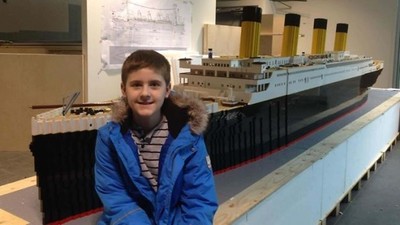 5萬6千塊樂高「還原鐵達尼號」　自閉症男孩驚人專注力　讓他成為真船員