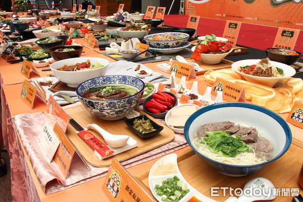 ▲酒吧餐廳與日式拉麵店也來參加　台北市牛肉麵節開放店家報名。（圖／記者黃士原攝）