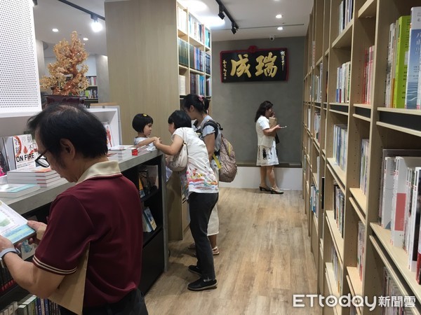 ▲▼全台最老的瑞成書局整修內部後今天開幕。(圖/記者鄧木卿攝) ▲▼全台最老的瑞成書局整修內部後今天開幕。(圖/記者鄧木卿攝)