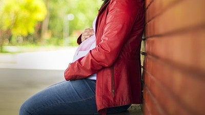 發現17歲女兒偷偷驗孕！機靈母「提三選項」套出實話　網讚：面對勝過責備