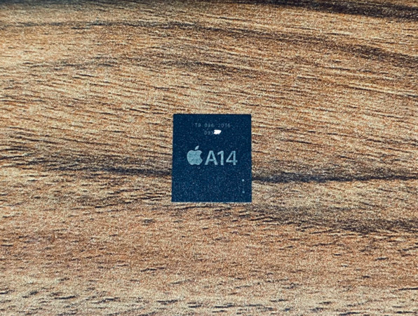 ▲▼蘋果A14晶片實照。（圖／翻攝自推特）