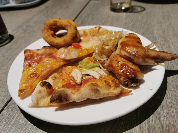 披薩、義大利麵無限吃！板橋超狂299元吃到飽　青醬海鮮燉飯濃郁夠味
