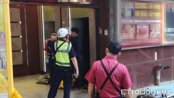 ▲▼北市萬華區1男子遭電梯夾於梯坑。（圖／記者黃彥傑攝）