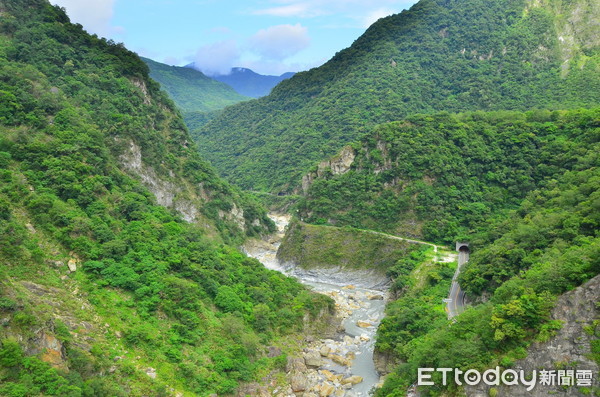 ▲▼花蓮太魯閣山月吊橋。（圖／太魯閣國家公園管理處提供）