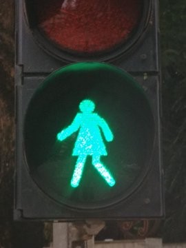 ▲▼孟買市區出現的女性小綠人燈號。（圖／翻攝自Twitter／Aaditya Thackeray）