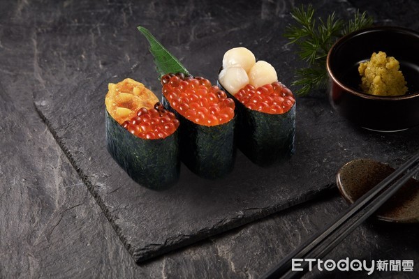 ▲鮭魚卵滿出來了軍艦壽司　藏壽司「鮭魚祭」只登場7天。（圖／藏壽司提供）
