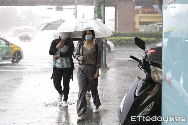 ▲▼午後雷陣雨。（圖／記者黃克翔攝）