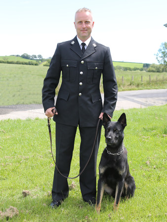 ▲▼警犬Max上班第一天就立大功。（圖／翻攝自臉書／Heddlu Dyfed Powys Police）