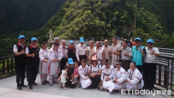 ▲▼內政部次長邱昌嶽與花蓮縣長徐榛蔚出席「太魯閣國家公園山月吊橋」啟用典禮。（圖／太管處提供，下同）