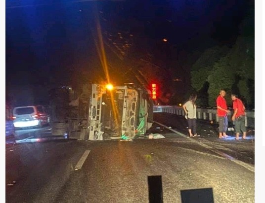 ▲▼國道3號通霄路段傳死亡車禍。（圖／翻攝自爆料公社）