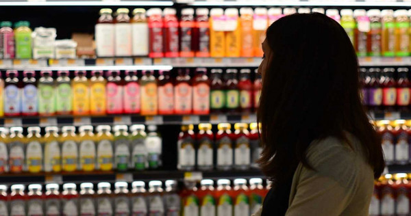 天氣熱就會讓人想喝帶點甜味、有氣泡的飲料。(圖/pixabay)