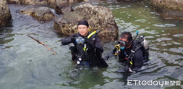 ▲ 林右昌化身K隊長當「一日清海夫」 700人12hr淨海挑戰金氏世界紀錄。（圖／記者郭世賢翻攝）