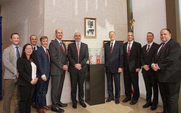 ▲▼美國在台協會(AIT)於內湖館舍舉行「美台安全合作月紀念勳章揭幕儀式」。(圖/翻攝AIT臉書) ▲▼美國在台協會(AIT)於內湖館舍舉行「美台安全合作月紀念勳章揭幕儀式」。(圖/翻攝AIT臉書)