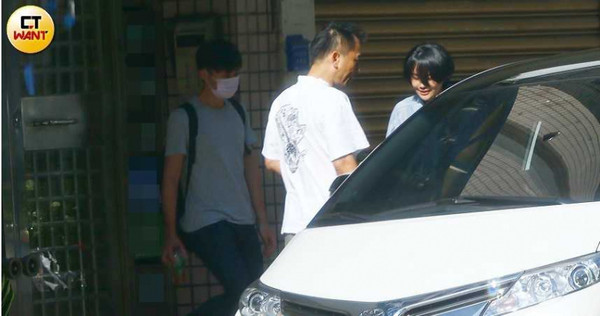 9月5日,曾玟學沒有在苗栗進行選民服務,反而是隨著陪著賴品妤參加新北市的普渡活動。(圖/黃鵬杰攝)