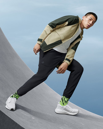 ▲張鈞甯俐落演繹adidas全新2020 Outer Jacket風衣外套。（圖／adidas提供）