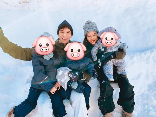 王力宏和李靚蕾結婚多年,育有2女1子, 家庭婚姻幸福美滿。(翻攝自李靚蕾IG)