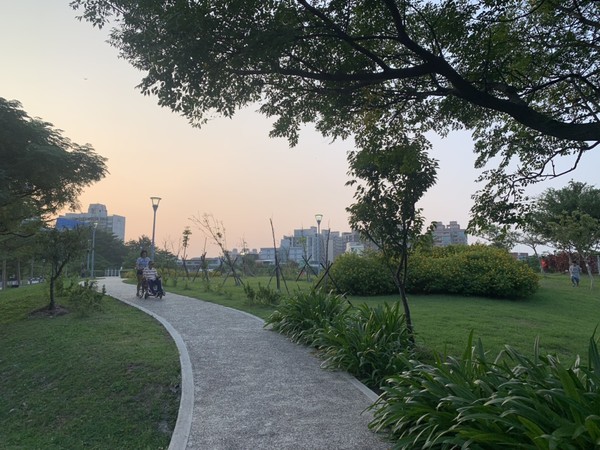 ▲▼ 桃園房市,平鎮商圈,平鎮房市,桃園平鎮,平鎮新勢公園,桃園公園,桃園綠地,桃園公園綠地  。（圖／信義房屋提供）