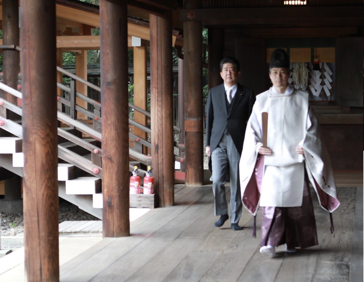 ▲▼ 日本前首相安倍19日上午前往靖國神社參拜。（圖／翻攝自推特@AbeShinzo）