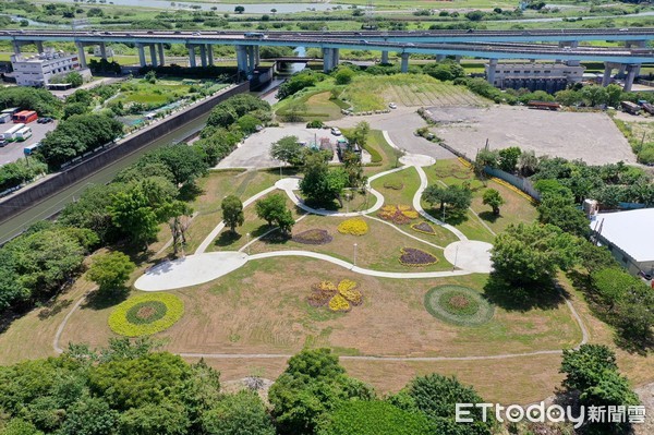 ▲全國青年景觀競賽冠軍隊伍 打造五股垃圾山「心環原」絕美場域。（圖／新北市景觀處提供）