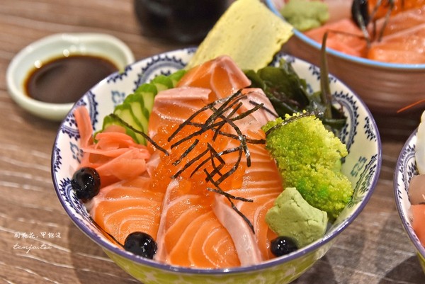 ▲▼佐佳丼飯屋。（圖／『周花花，甲飽沒』吃飽再減肥！提供）