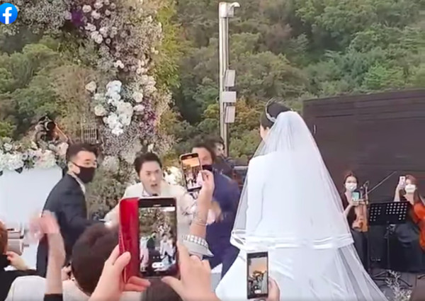 ▲▼ 神話前進結婚了！　炙熱眼神望妻子熱舞「夢幻婚紗照」曝光（圖／翻攝自아이돌 이슈）