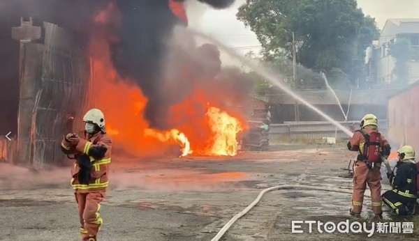 ▲▼社頭變電箱爆炸起火。（圖／民眾提供）